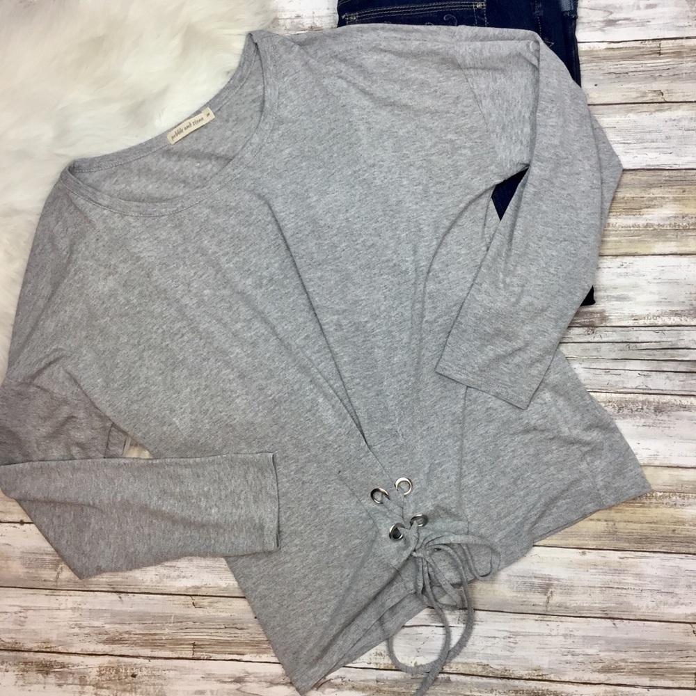 Pebble and Stone Gray tie front Top size M